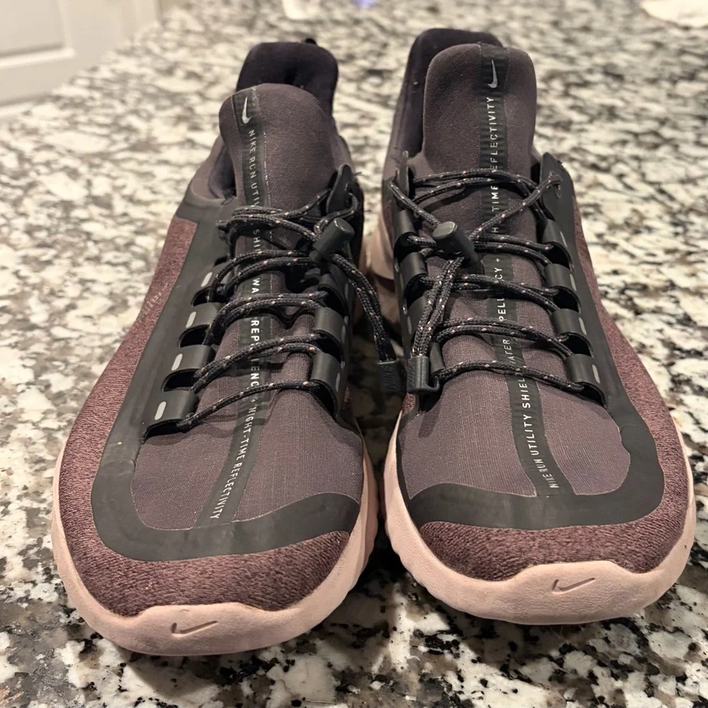Nike Womens Renew Rival Shield Running Shoes